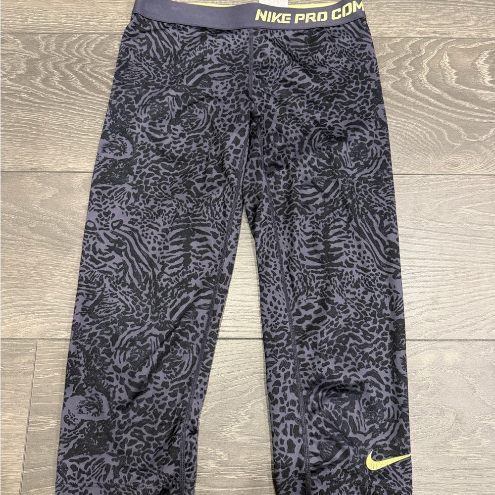 women nike pro black & grey leopard capris